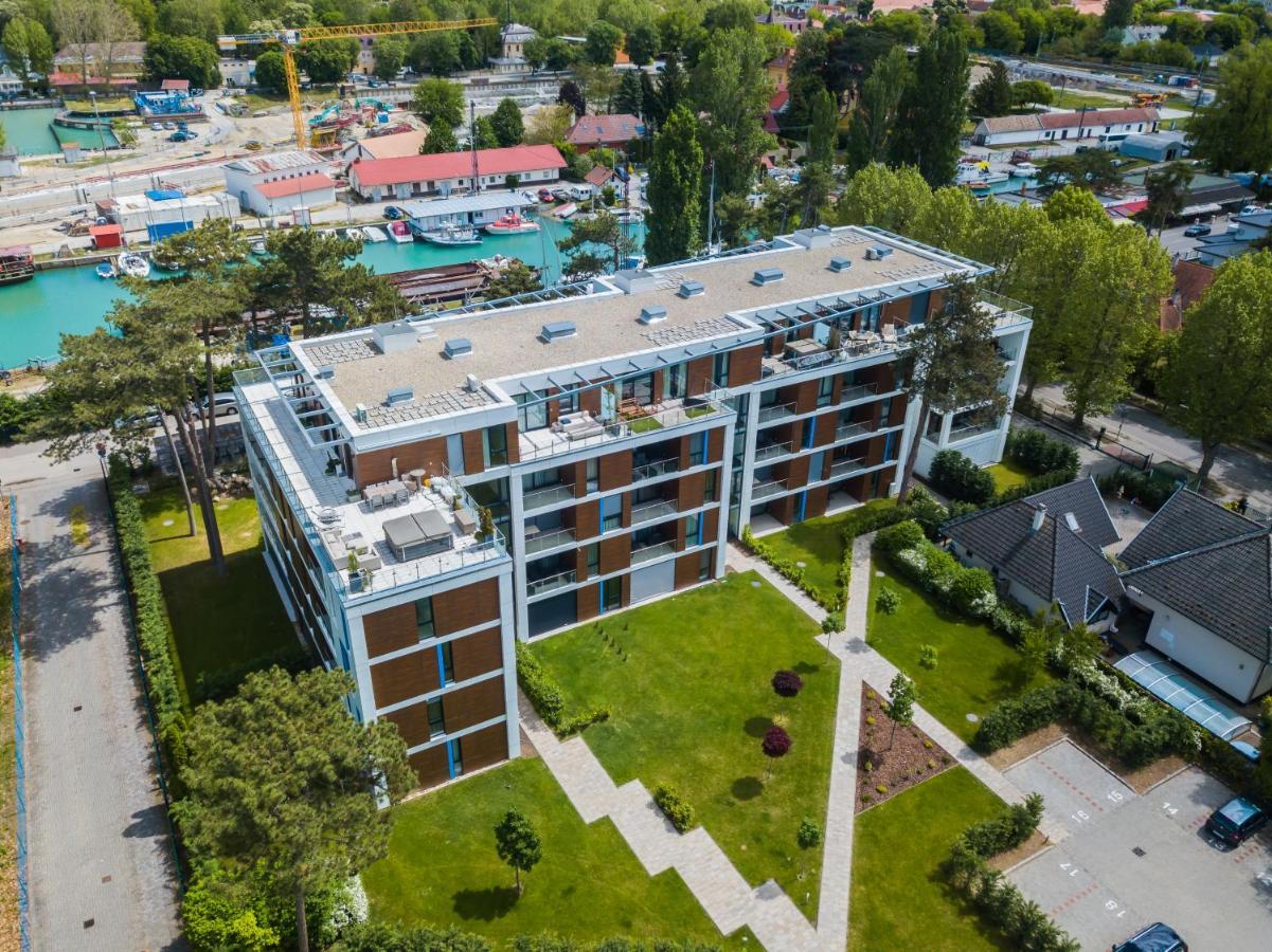 Mf Port Azur Wellness Apartments Siofok Dış mekan fotoğraf